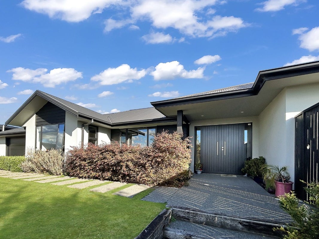 2 Gibraltar Way, Fitzherbert, Palmerston North - Carousel 10