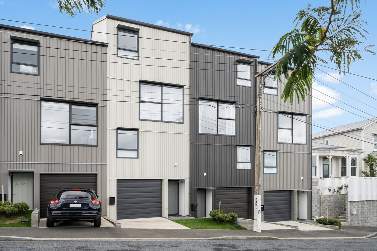1/12 Stanley Street, Berhampore, Wellington - Carousel 17