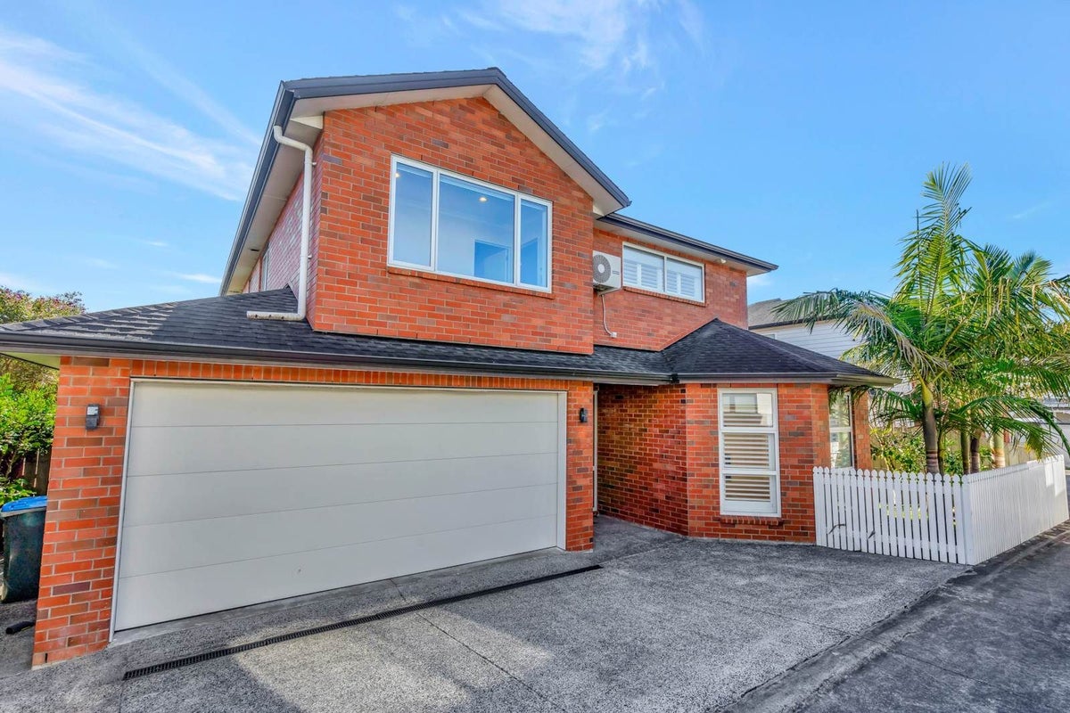 27B Crowther Street, Blockhouse Bay, Auckland - Carousel 1