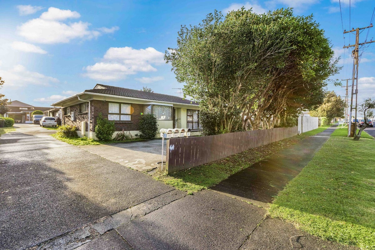 1/64 Birdwood Avenue, Papatoetoe, Auckland - Carousel 1