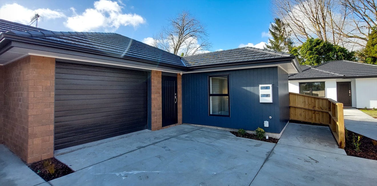 2/12 Keitha Place, Glenview, Hamilton - Carousel 1