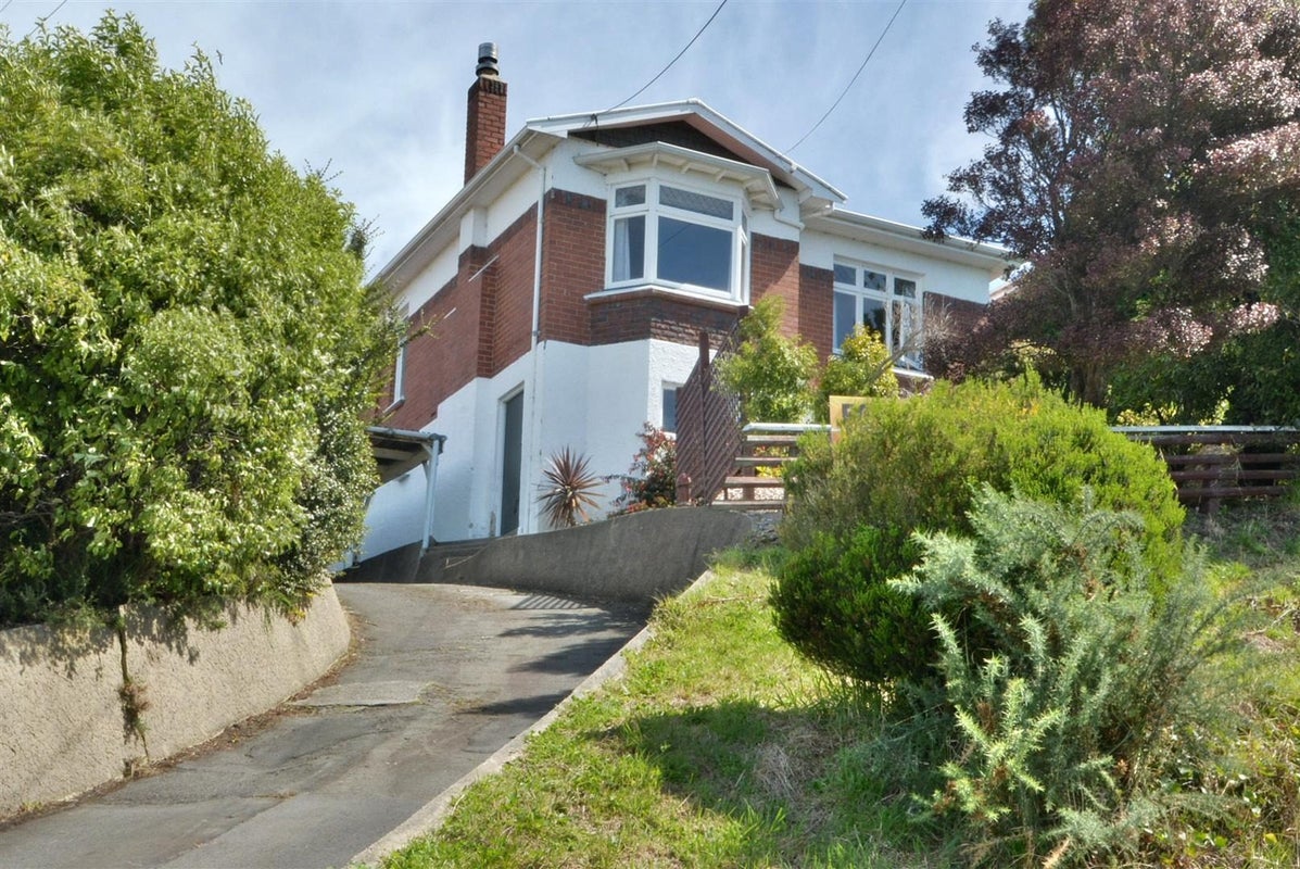 55 Forfar Street, Clyde Hill, Dunedin - Carousel 1