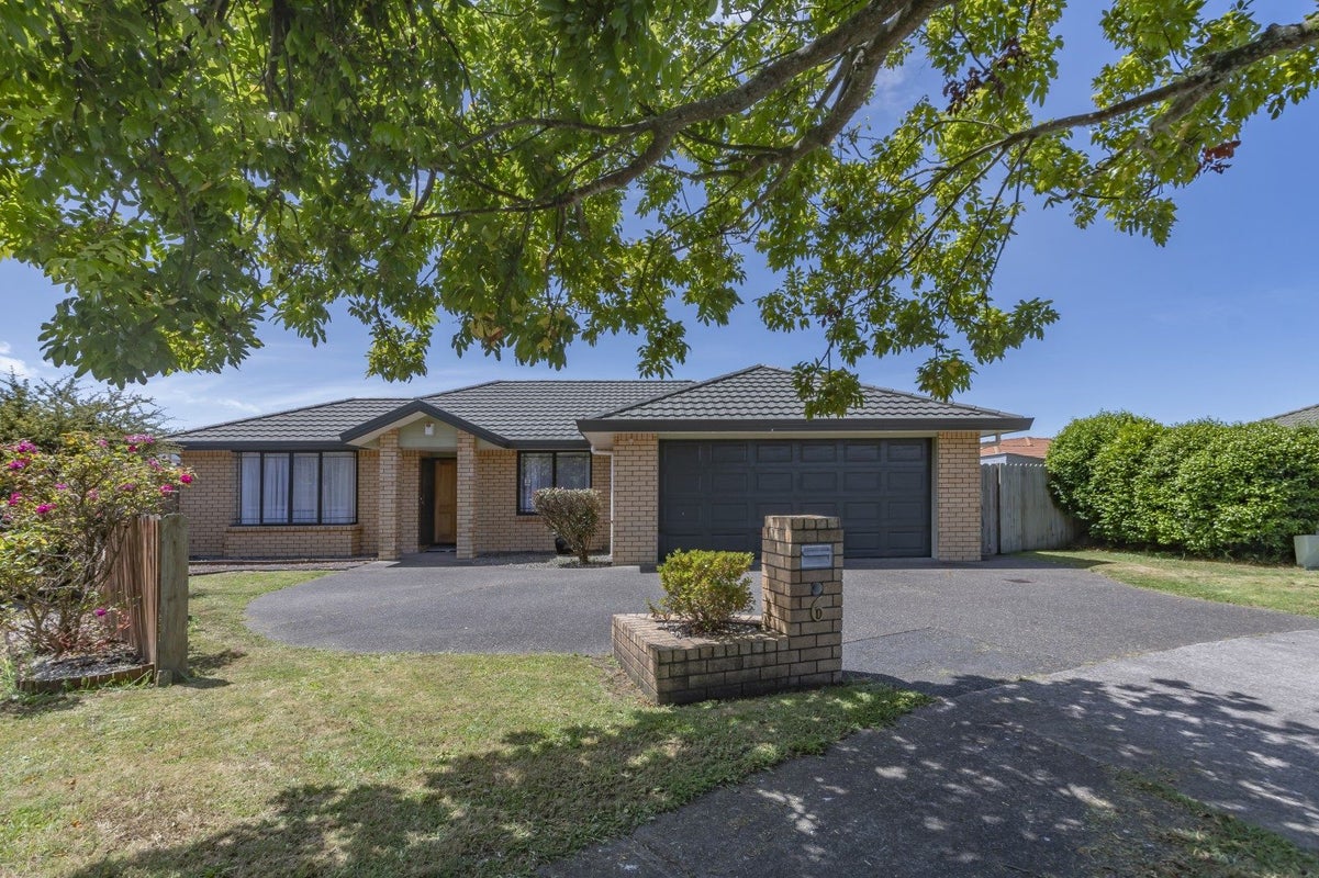 6 Anton Place, Takanini, Auckland - Carousel 1