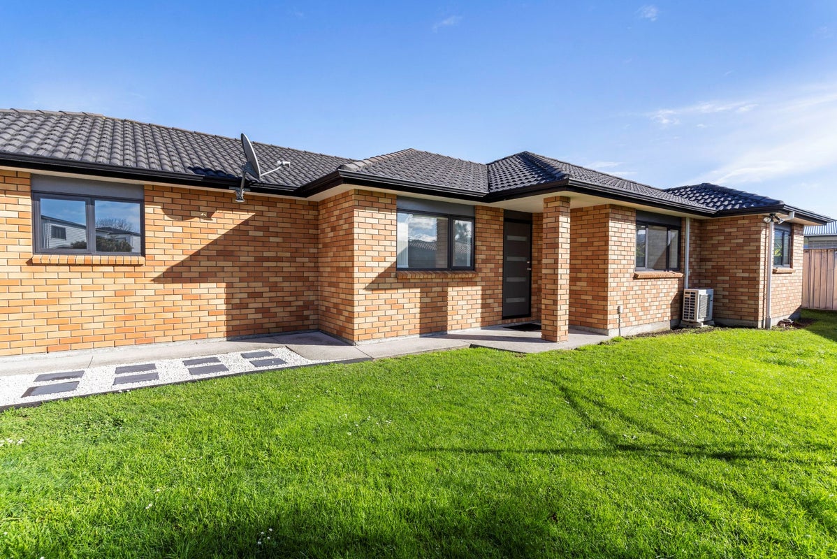 8A Tiari Place, Mangere East, Auckland - Carousel 1