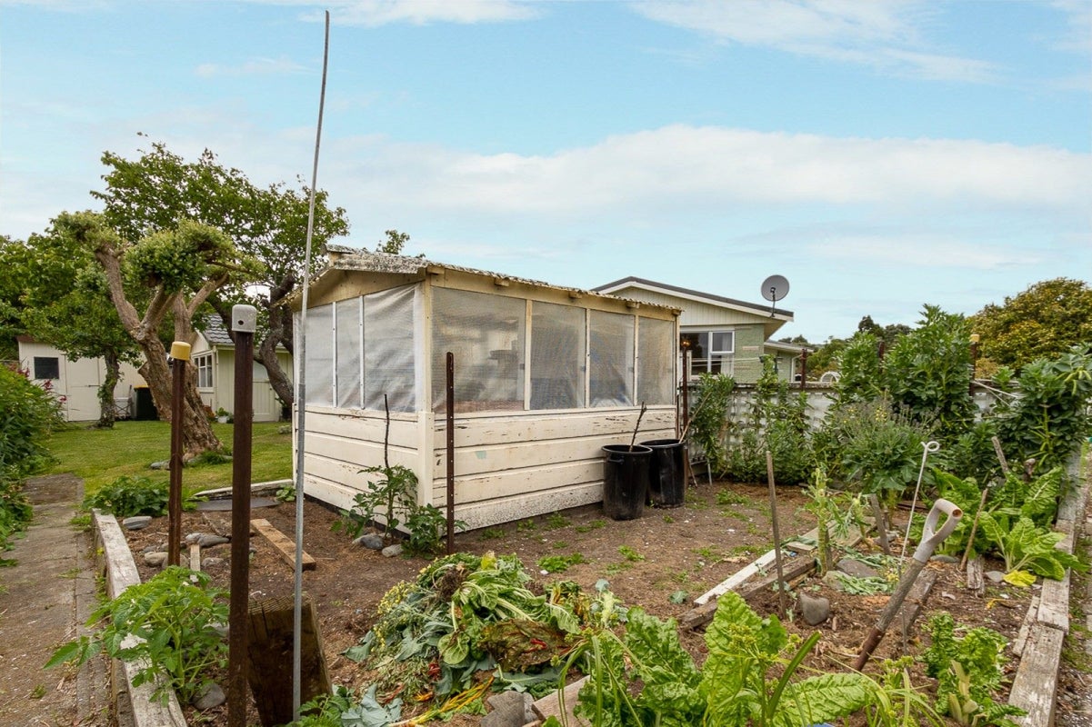 18 Park Avenue, Waikanae - Carousel 1