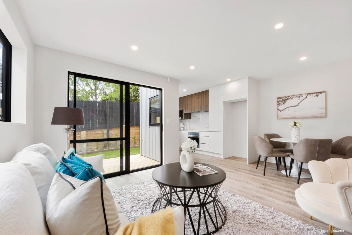 8E Butterworth Drive, Glendene, Auckland - Carousel 1