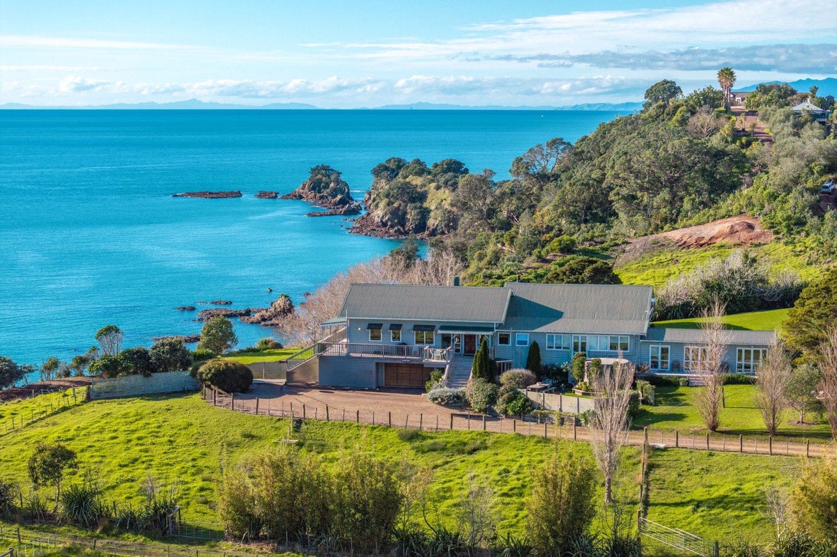 54 Korora Road, Oneroa, Waiheke Island - Carousel 2