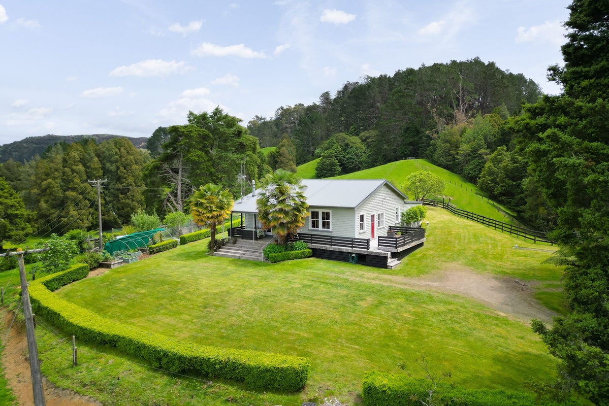 44 Wright Road, Karamu, Hamilton - Carousel 1