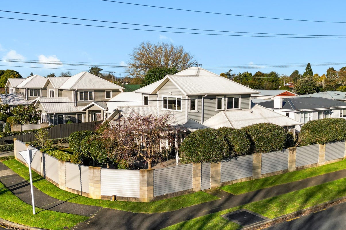 2A Laurence Street, Queenwood, Hamilton - Carousel 2