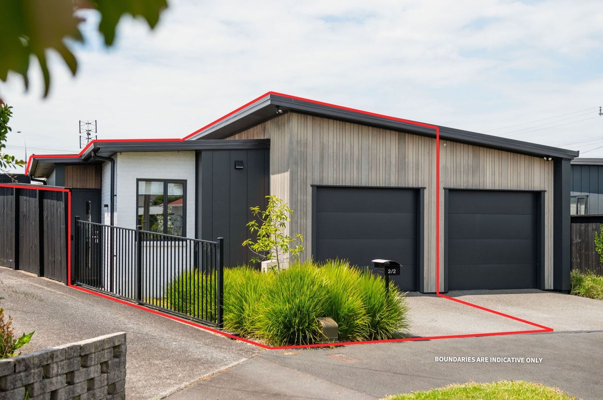 2/2 English Street, St Andrews, Hamilton - Carousel 1
