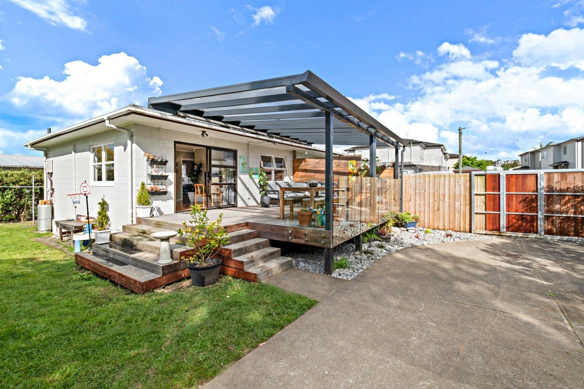 124B Wellington Street, Howick, Auckland - Carousel 1