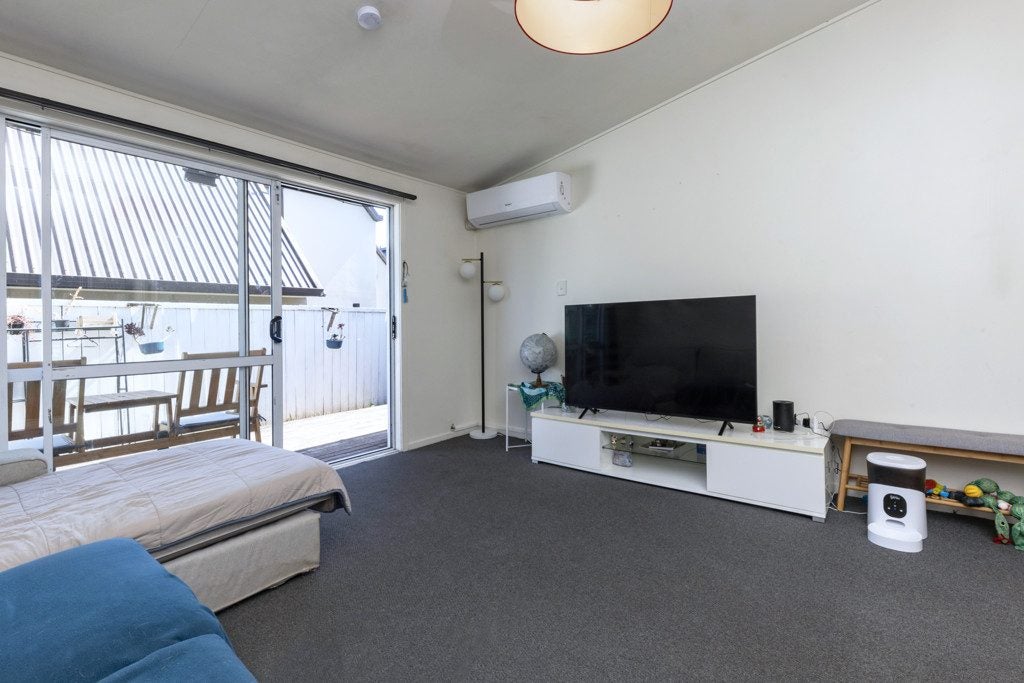 8/65 Mariri Road, Onehunga, Auckland - Carousel 2