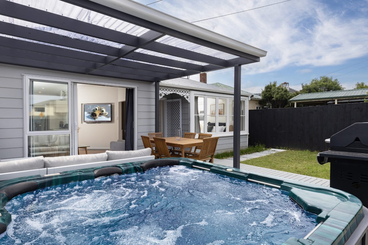 1564 Dominion Road Extension, Mount Roskill, Auckland - Carousel 2