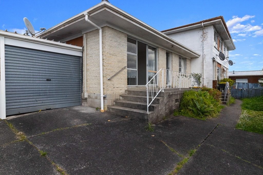 2/92 Lynwood Road, New Lynn, Auckland - Carousel 11