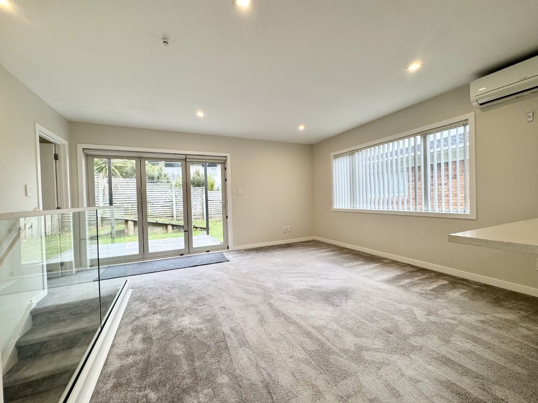 1 Glenvale Place, Totara Vale, Auckland - Carousel 2