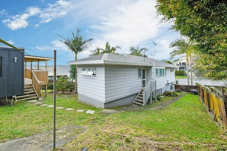 15 Lowburn Place, Clover Park, Auckland - Carousel 13