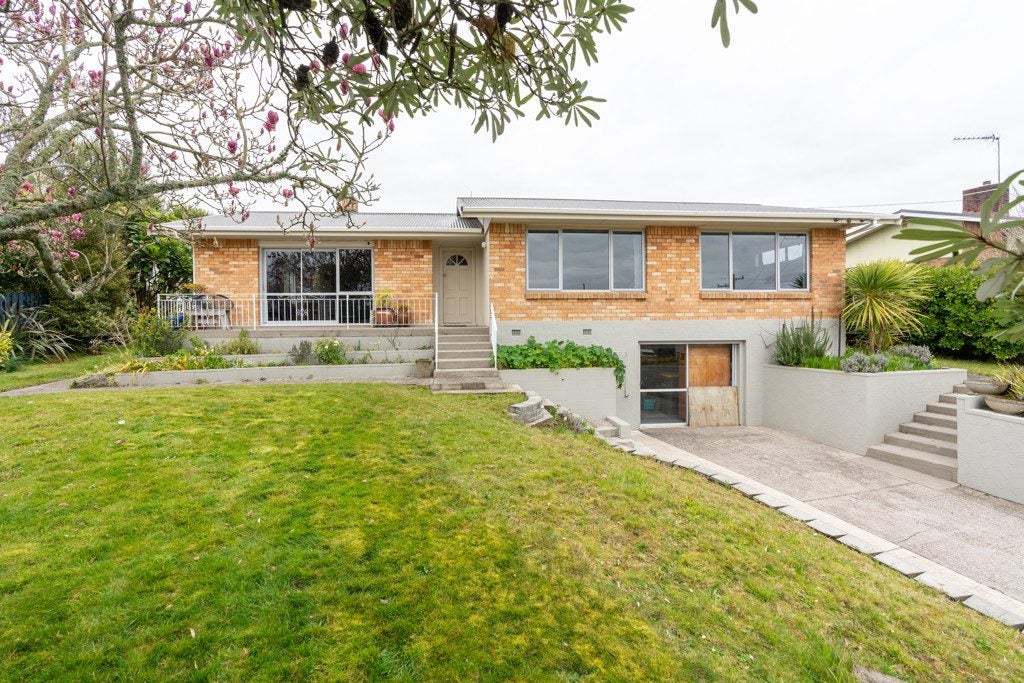 6 Thomson Avenue, Dinsdale, Hamilton - Carousel 2