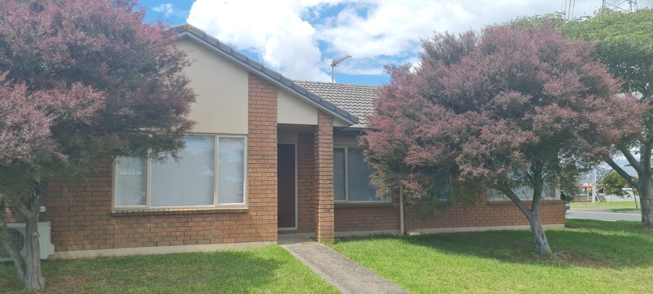 38 Carrick Glen Avenue, Flat Bush, Auckland - Carousel 1