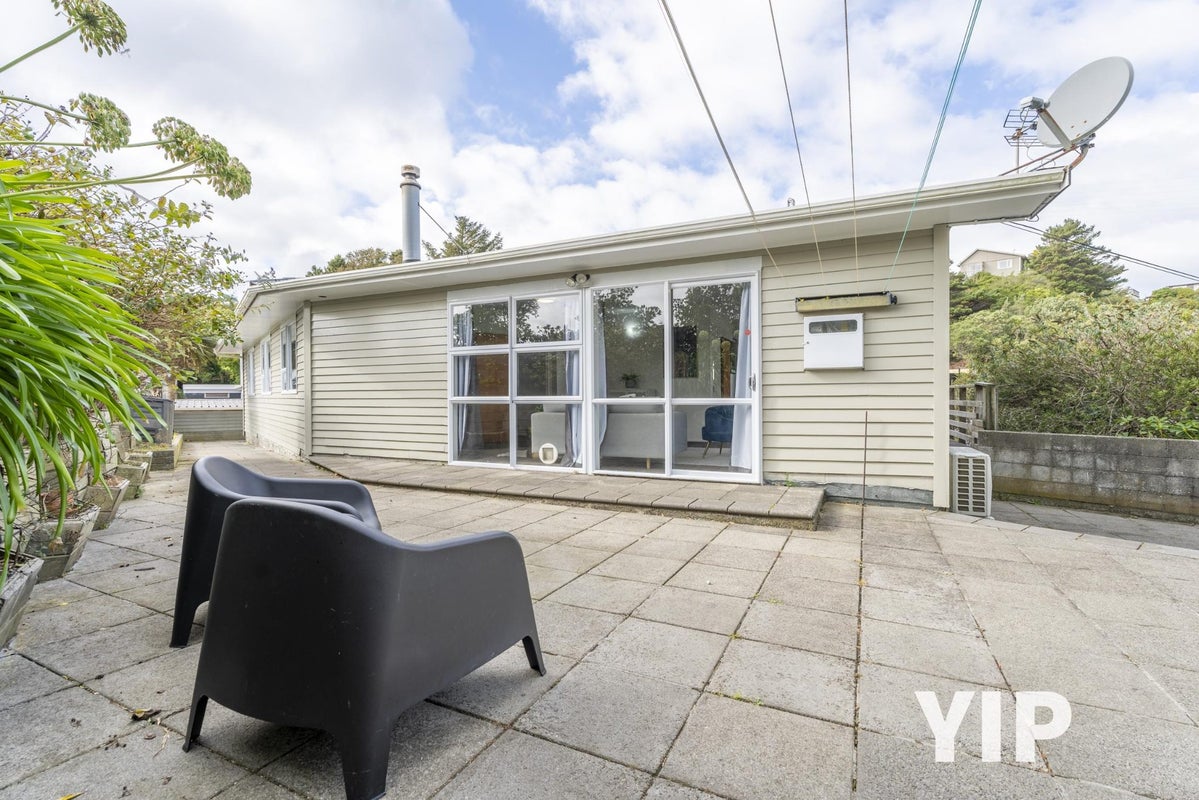 9 Omega Street, Newlands, Wellington - Carousel 2