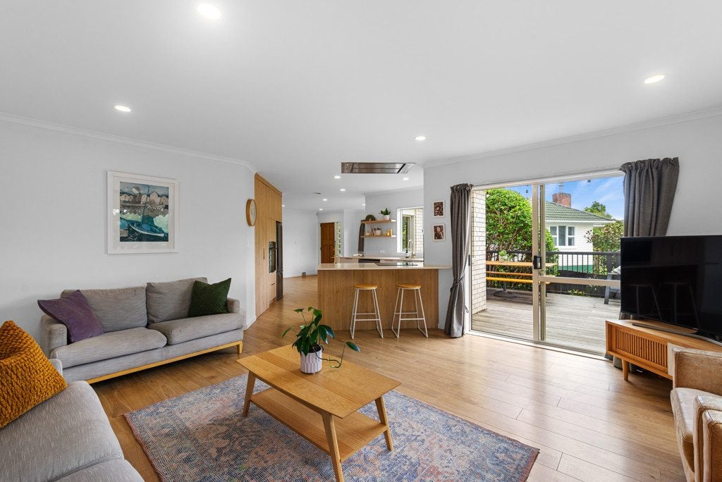 6A Fayette Place, Te Atatu South, Auckland - Carousel 2
