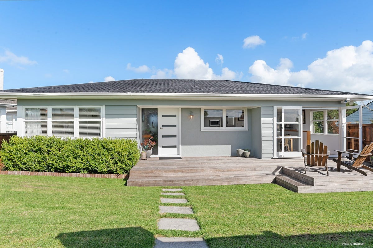 1/30 View Road, Shelly Park, Manukau - Carousel 1