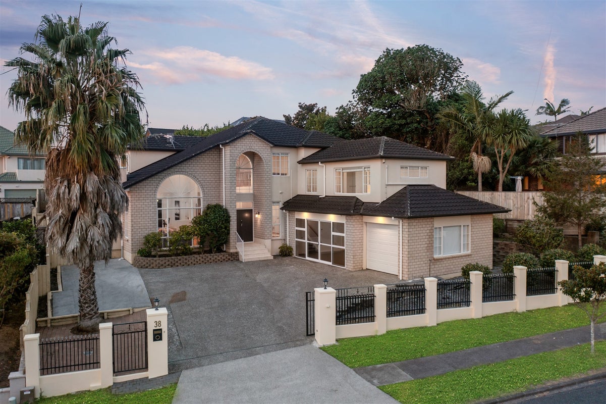 38 Jane Eyre Drive, Somerville, Auckland - Carousel 1