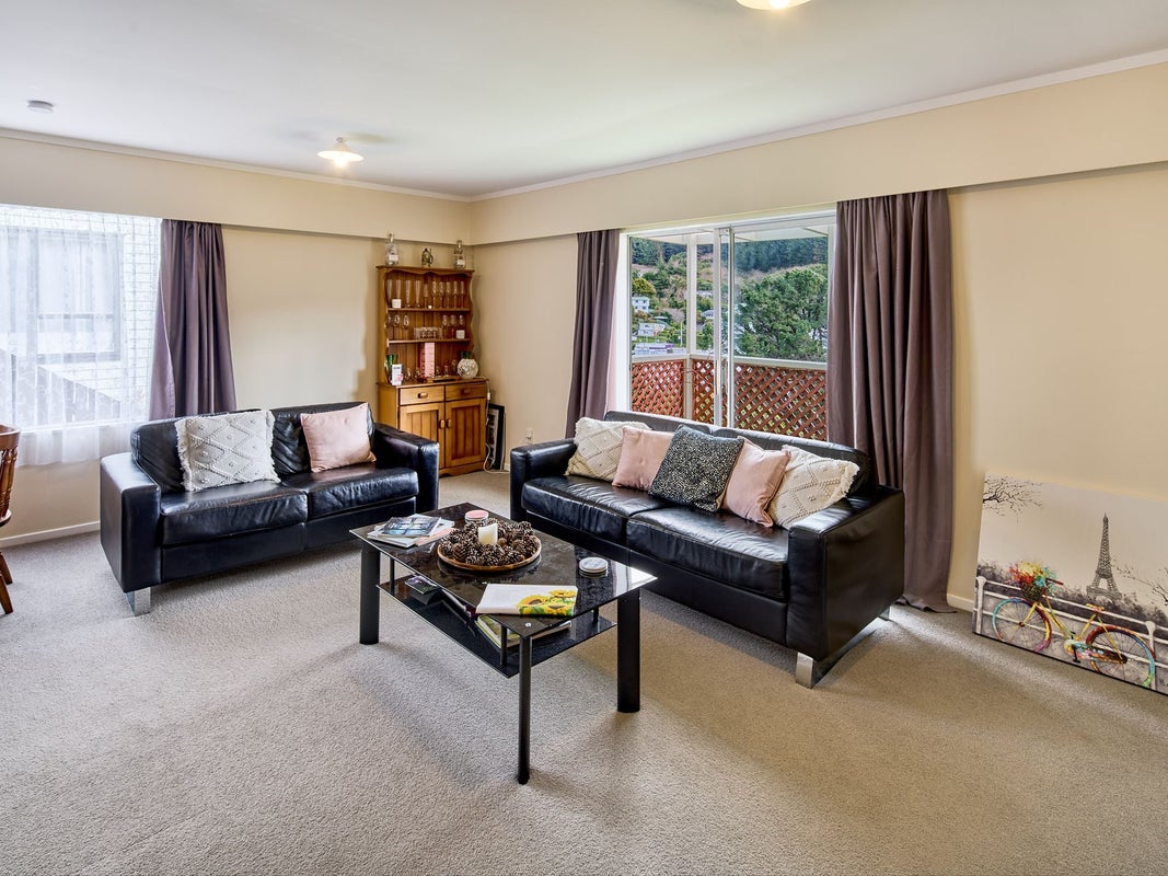 15B Florio Terrace, Tawa, Wellington - Carousel 2