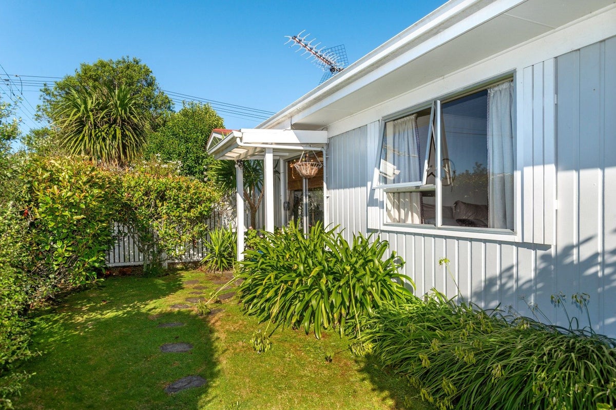 100 Fox Street, Whataupoko, Gisborne - Carousel 13