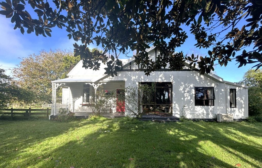 1071 Links Road, Waiohiki, Napier - Carousel 1
