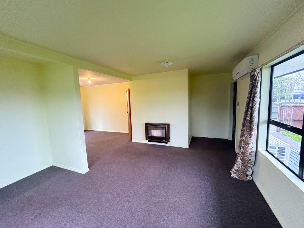 18 Willowstream Grove, Cloverlea, Palmerston North - Carousel 2