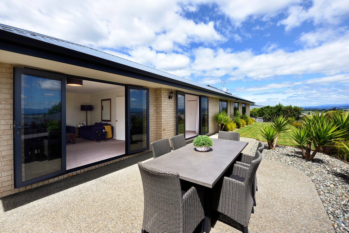 33 Somerset Terrace, Stoke, Nelson - Carousel 1