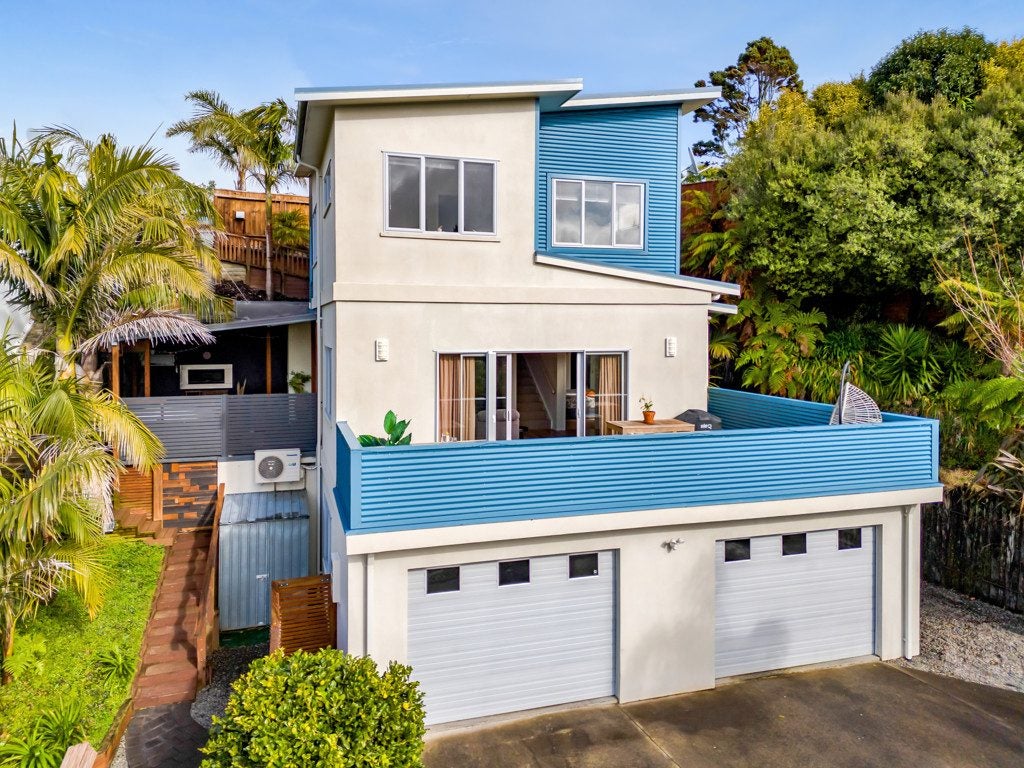 10 Caledonia Place, Highlands Park, New Plymouth - Carousel 1