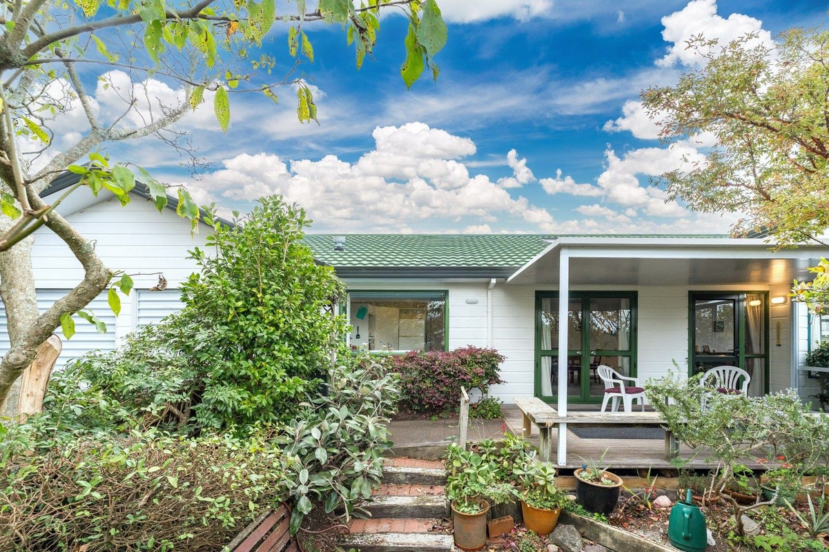 1/9 Astelia Way, Waipahihi, Taupo - Carousel 1