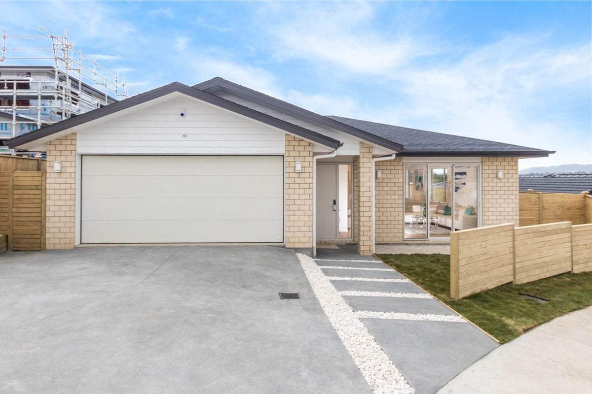 12 Tararua Street, Massey, Auckland - Carousel 1