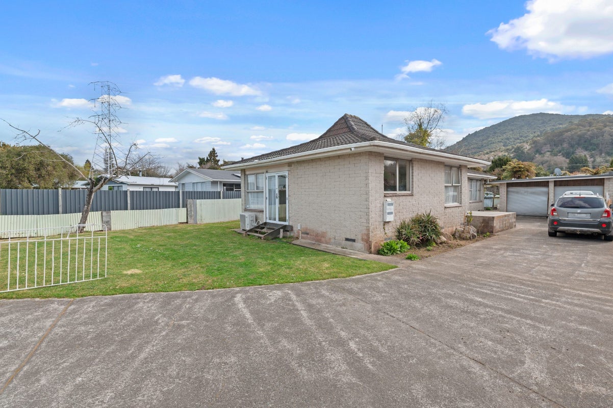 18 Cherrywood Place, Western Heights, Rotorua - Carousel 1