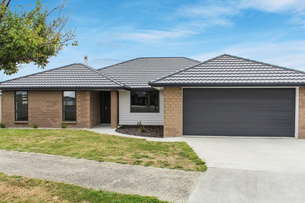 32 Silicon Way, Fitzherbert, Palmerston North - Carousel 1
