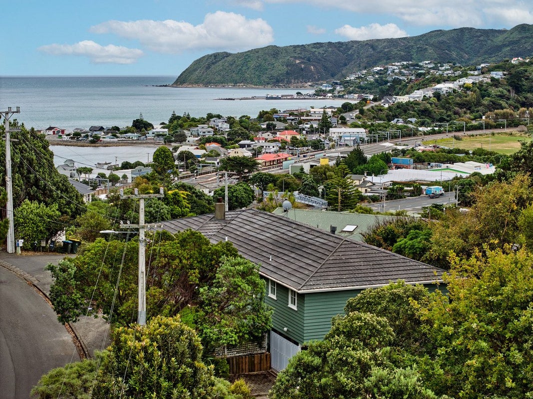 14 Taupo Crescent, Plimmerton, Porirua - Carousel 1