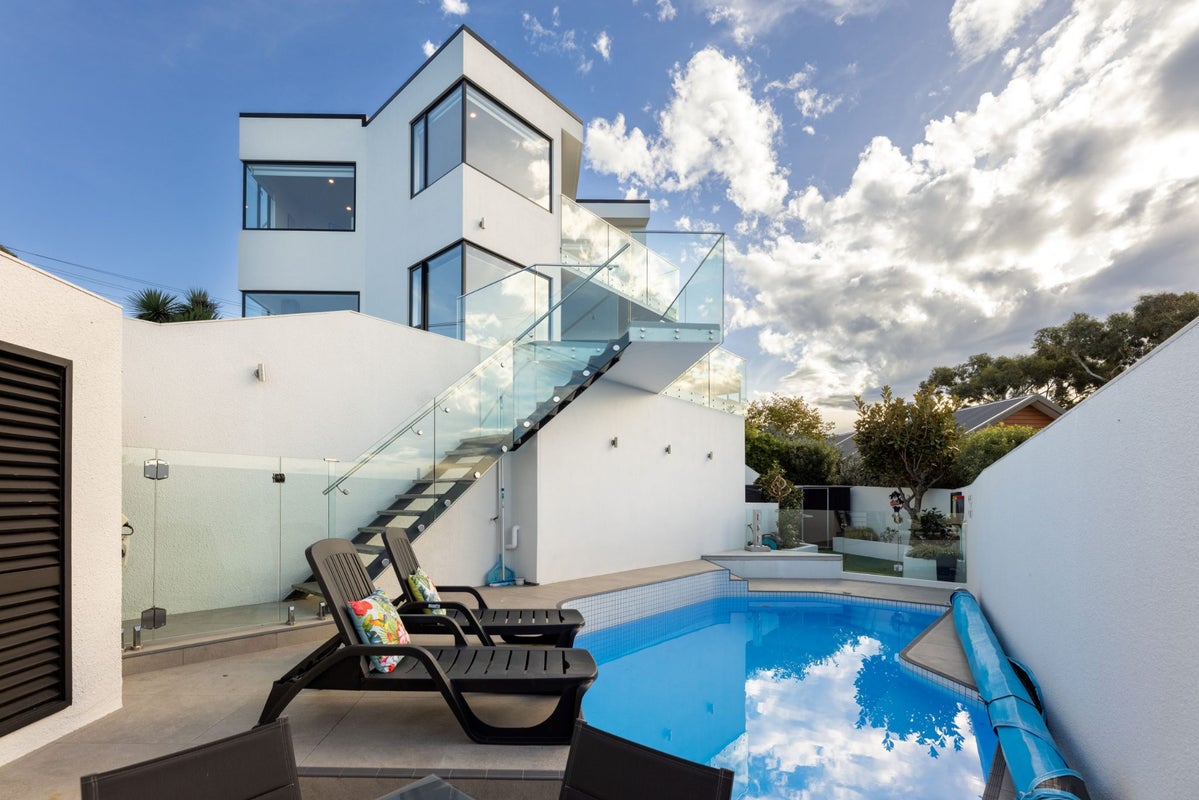 2/60 Moncks Spur Road, Redcliffs, Christchurch - Carousel 1