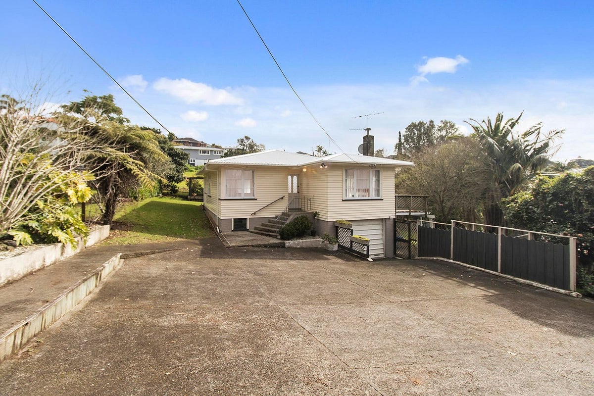 94 Carlton Street, Hillsborough, Auckland - Carousel 1