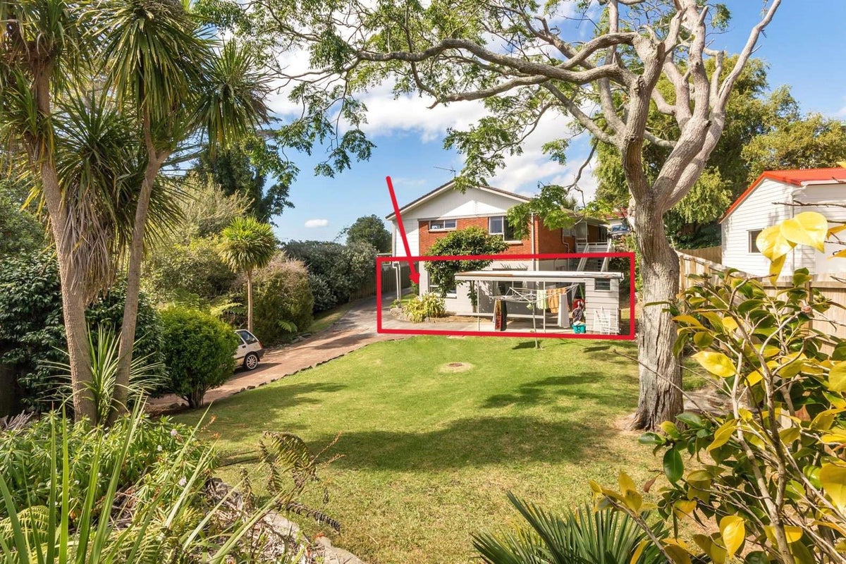 43 Eaton Road, Hillsborough, Auckland - Carousel 1