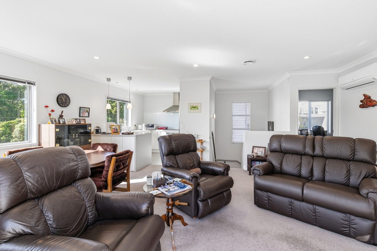 5B Stephen Street, Johnsonville, Wellington - Carousel 2