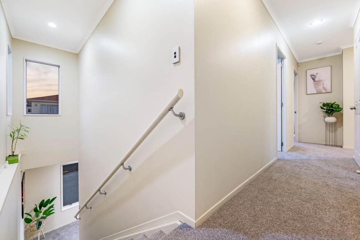 6 Magnolia Place, Flat Bush, Auckland - Carousel 2