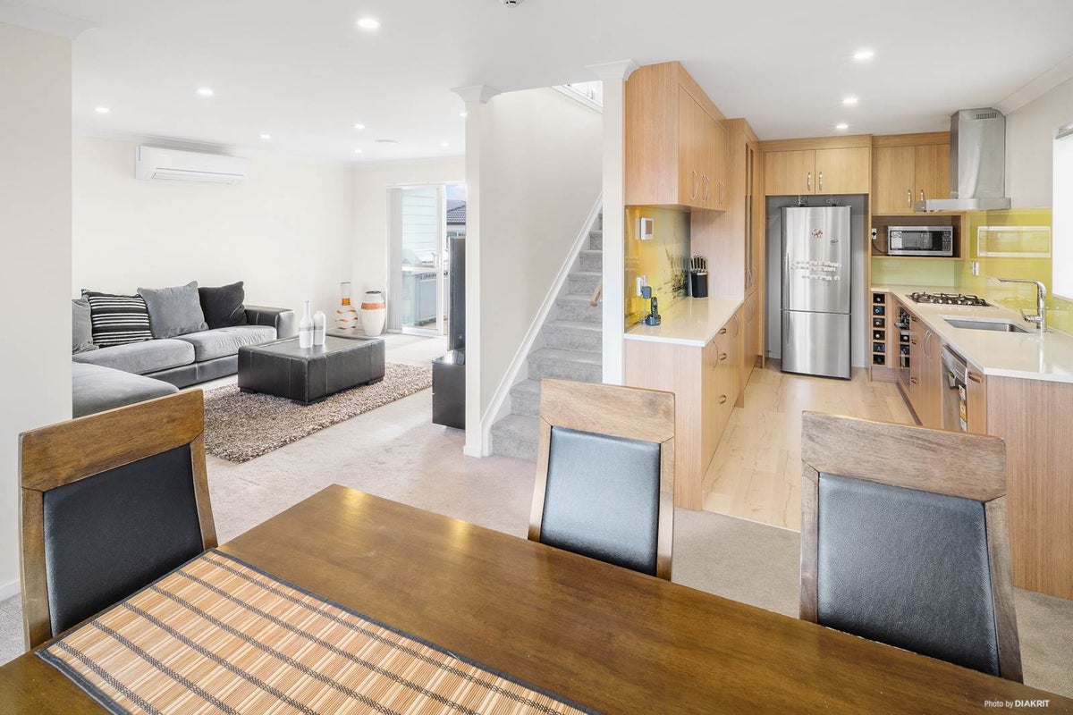 5 Laquinta Place, Flat Bush, Auckland - Carousel 1
