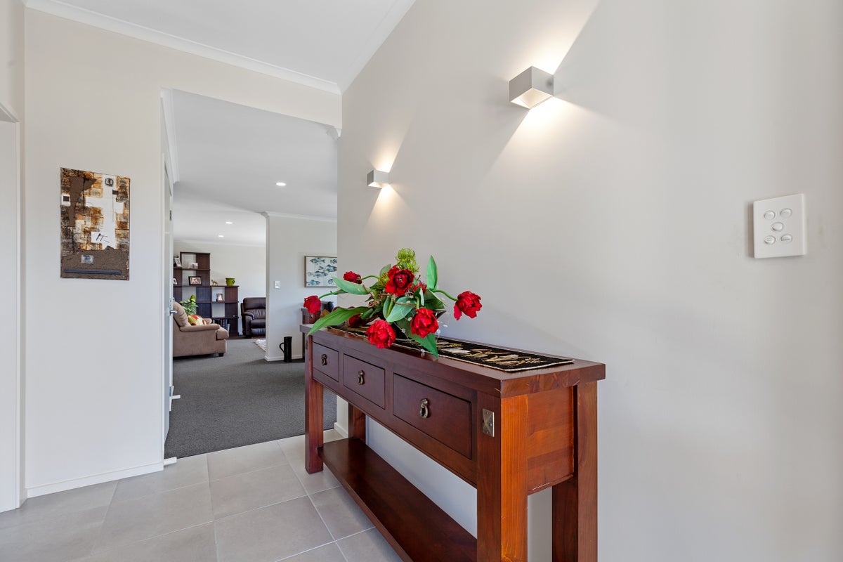 4 Drabble Crescent, Papamoa Beach, Papamoa - Carousel 2