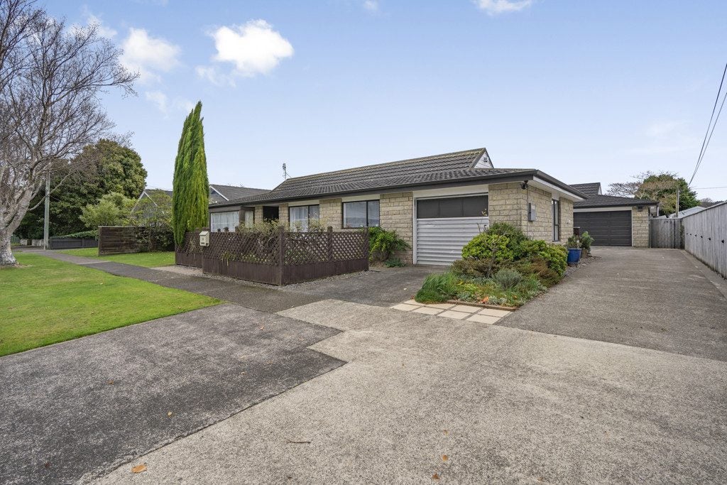 2/38 Garden Road, Avalon, Lower Hutt - Carousel 2