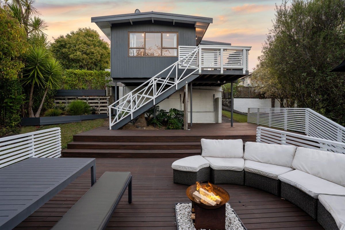 2/19 Lake Road, Northcote, Auckland - Carousel 1