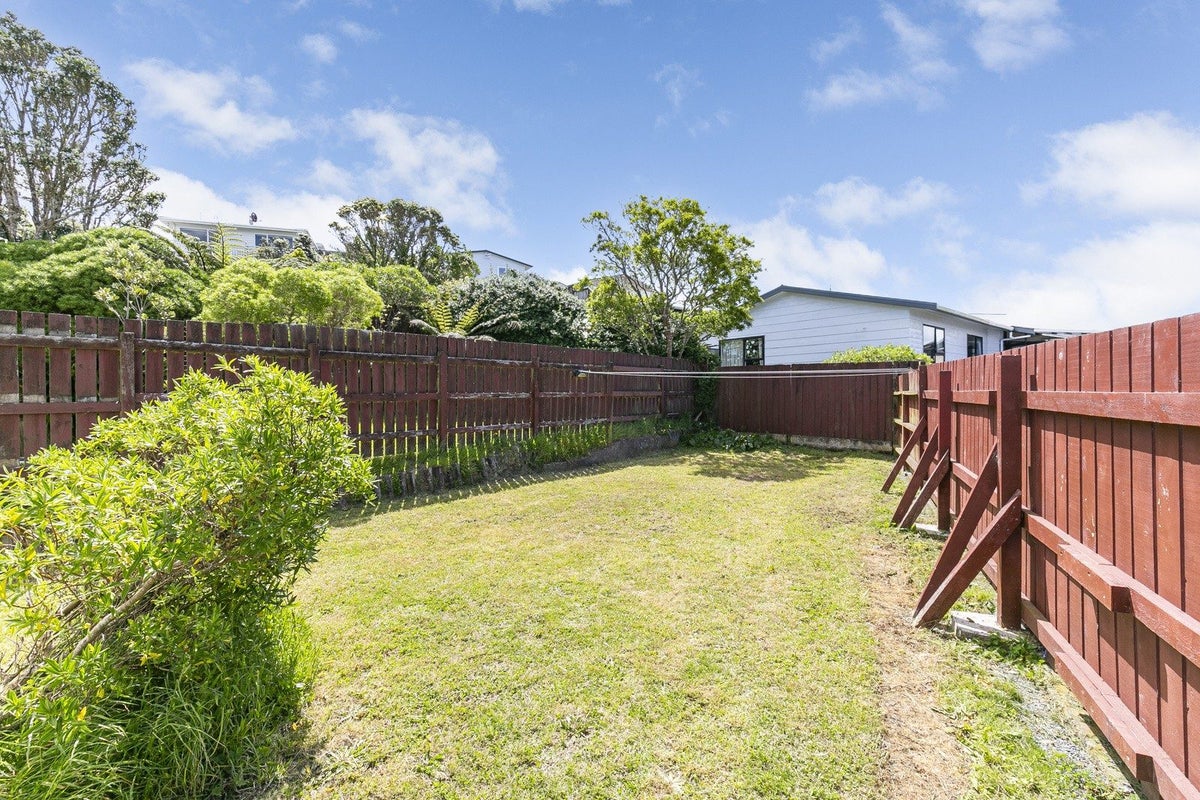 5B Sunhaven Drive, Newlands, Wellington - Carousel 2