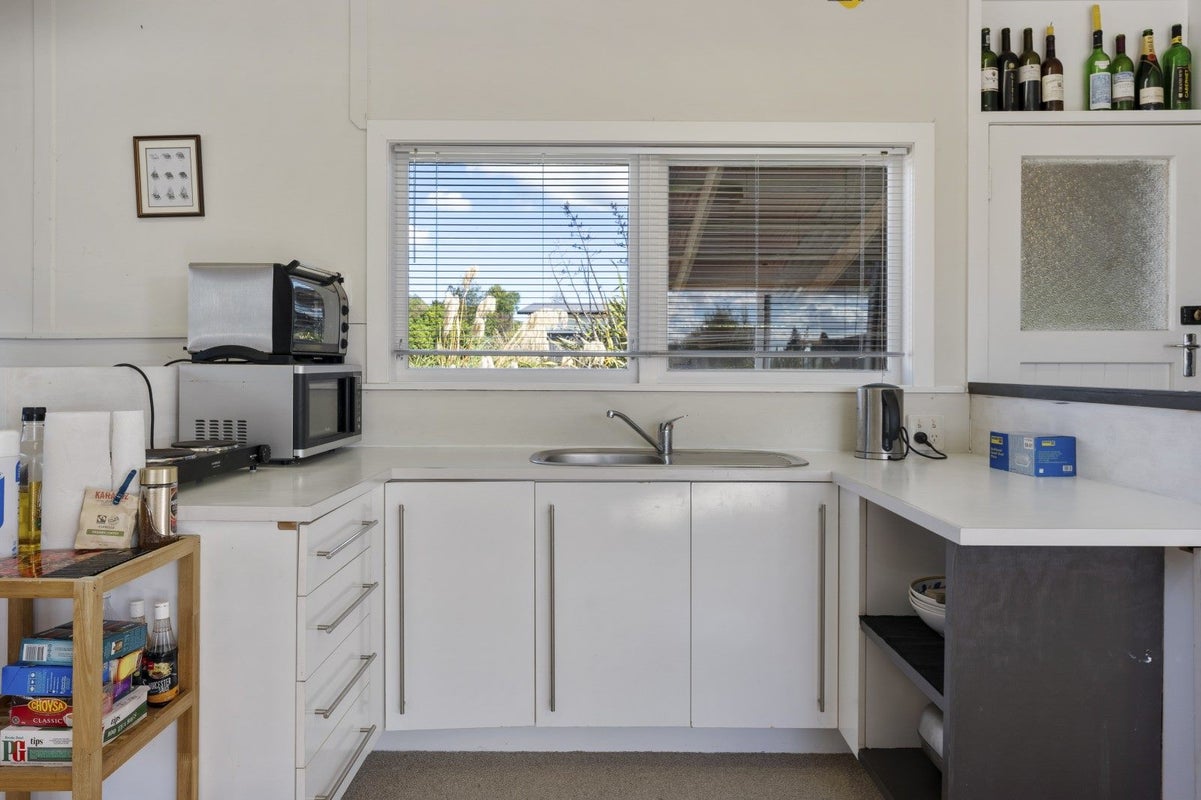 22 Findlay Street, Waimarino, National Park - Carousel 2