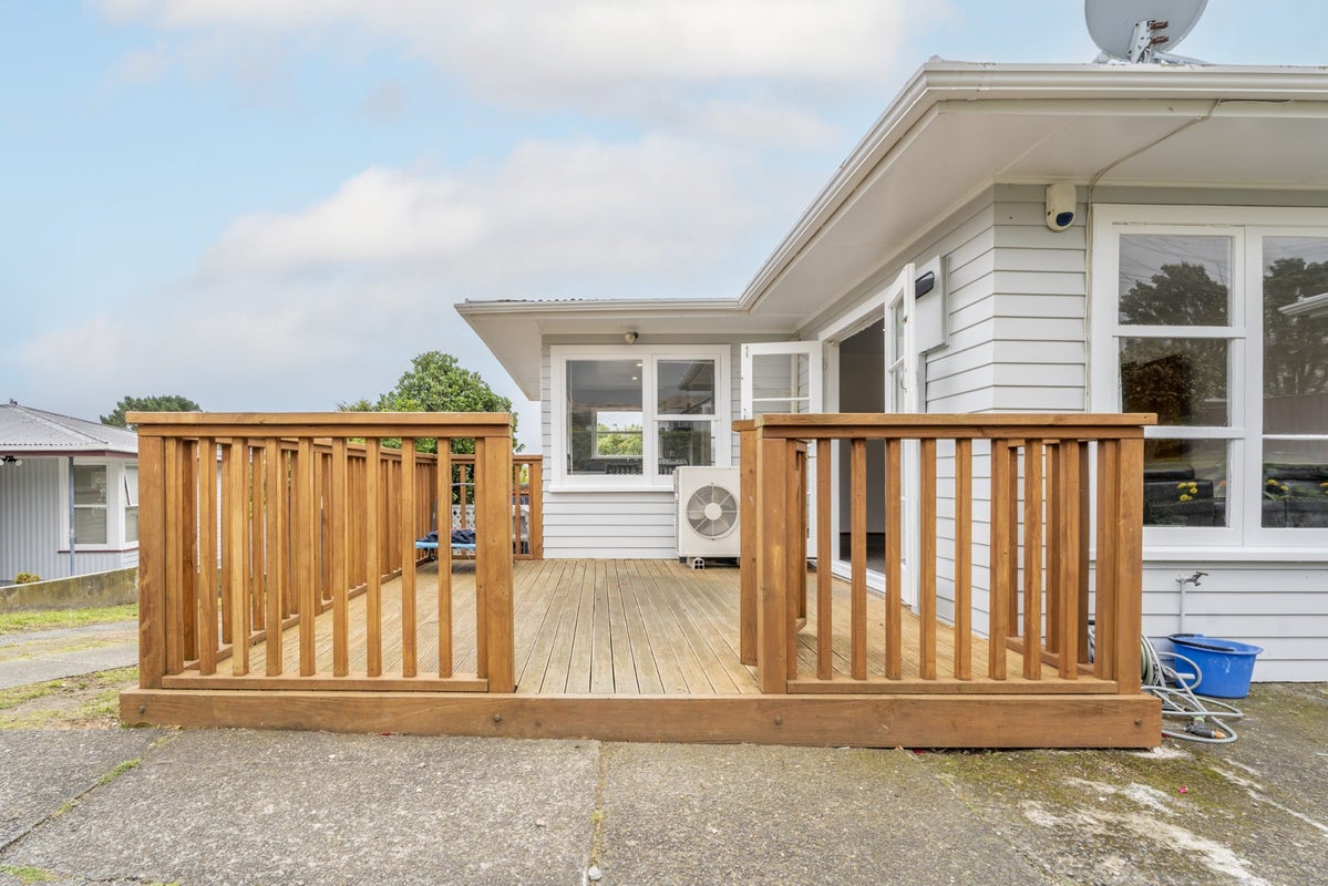73 Driver Crescent, Cannons Creek, Porirua - Carousel 2