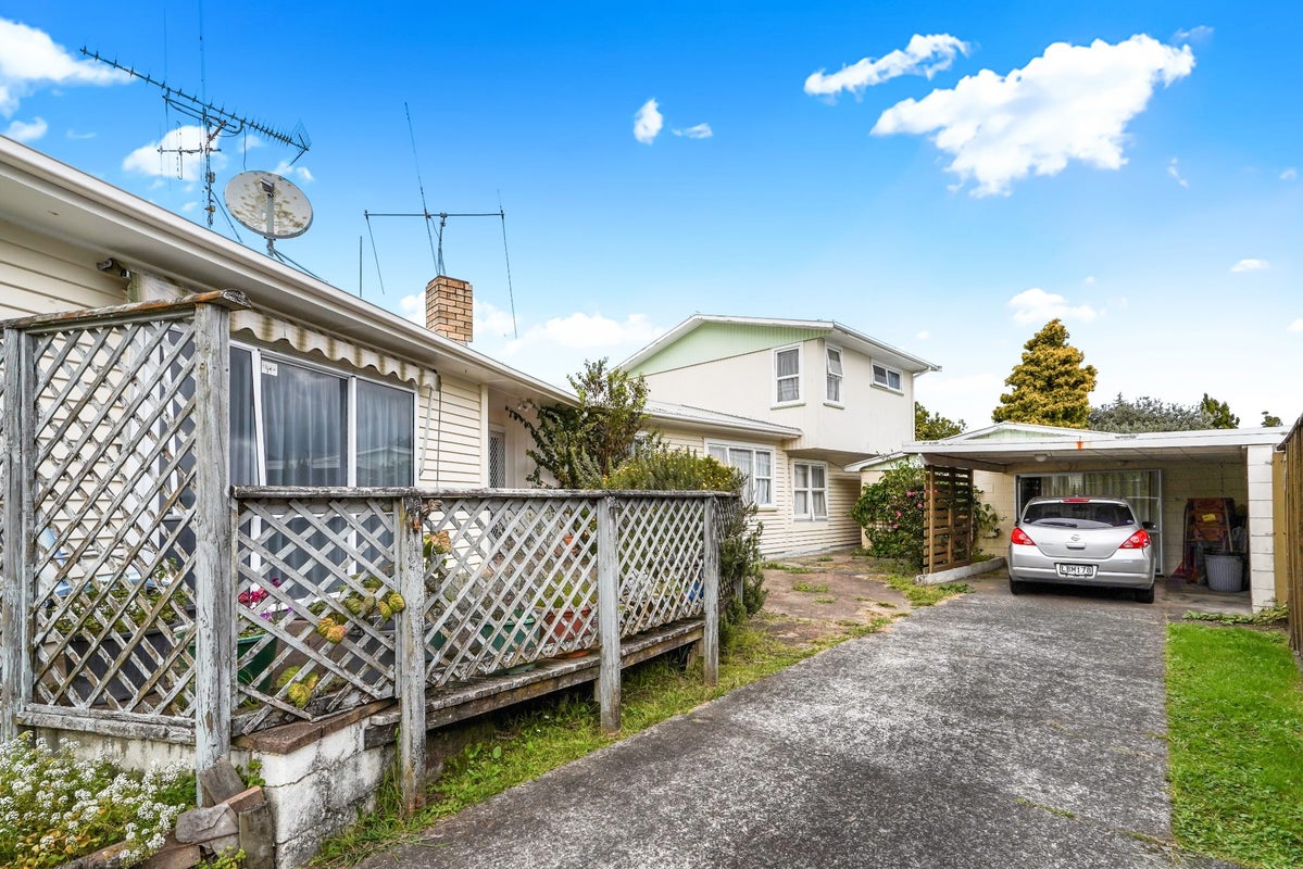 14 Liston Crescent, Hillcrest, Hamilton - Carousel 1